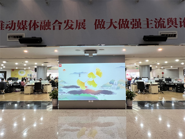 成都日?qǐng)?bào)社互動(dòng)展示臺(tái)